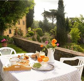 A selection of 2-3 bedroom apartments with shared pool near Florence, Sleeps 4-6